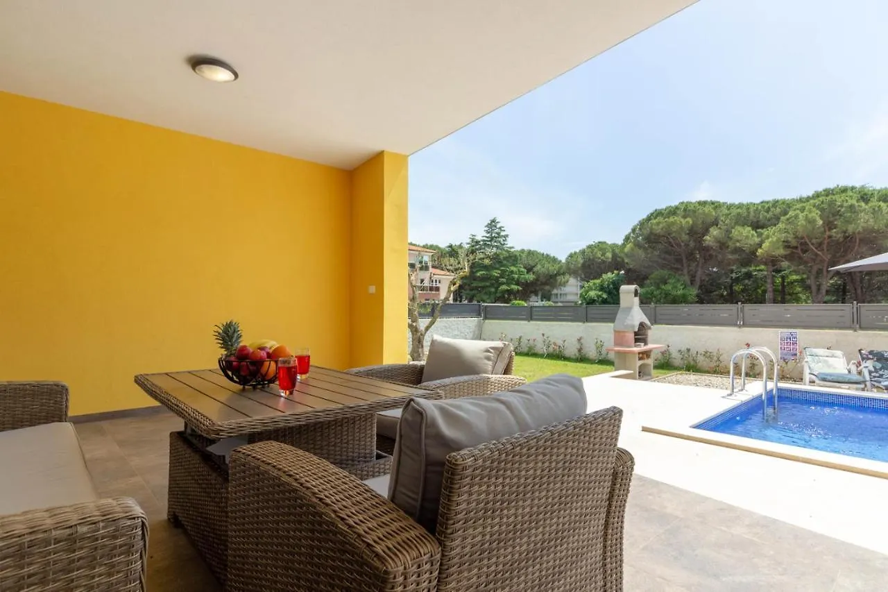 Modern Villa Eve In Medulin With Pool Near The Beach